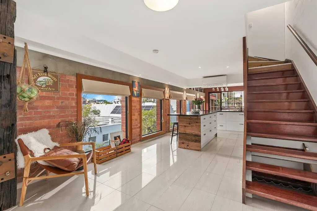 Iconic Warehouse Apartment~Cbdedge~2Bed/2Bath/1Car Brisbane Apartman