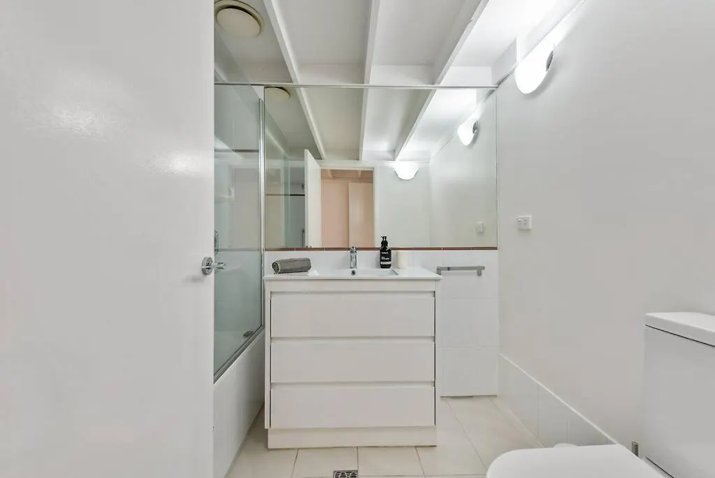 Iconic Warehouse Apartment~Cbdedge~2Bed/2Bath/1Car Brisbane Apartman